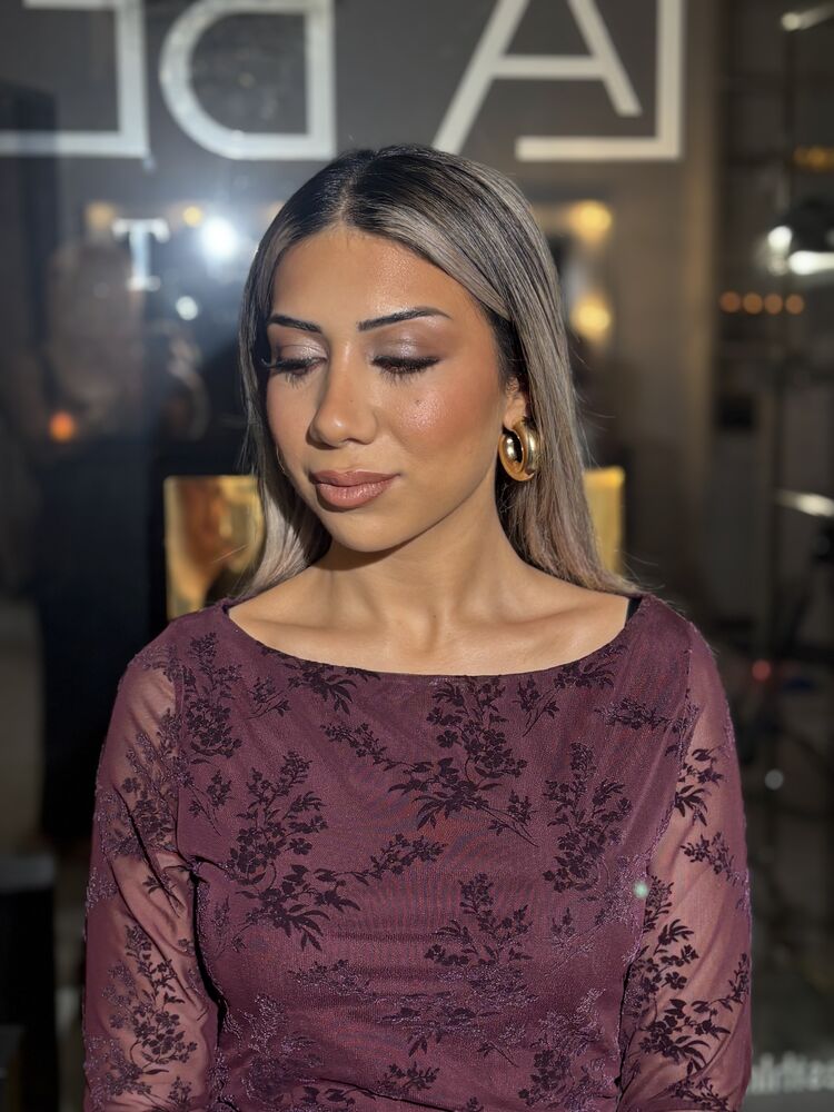Glowy glam